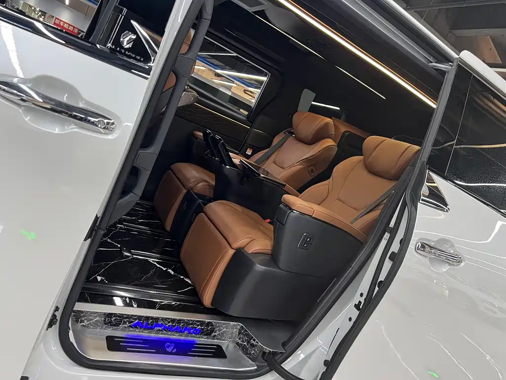 Toyota Alphard 2024 — фото 10