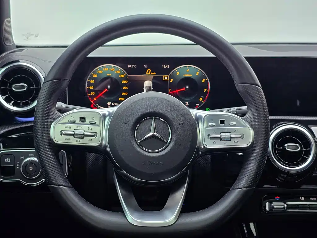 Mercedes-Benz A-Class 2019 — фото 20