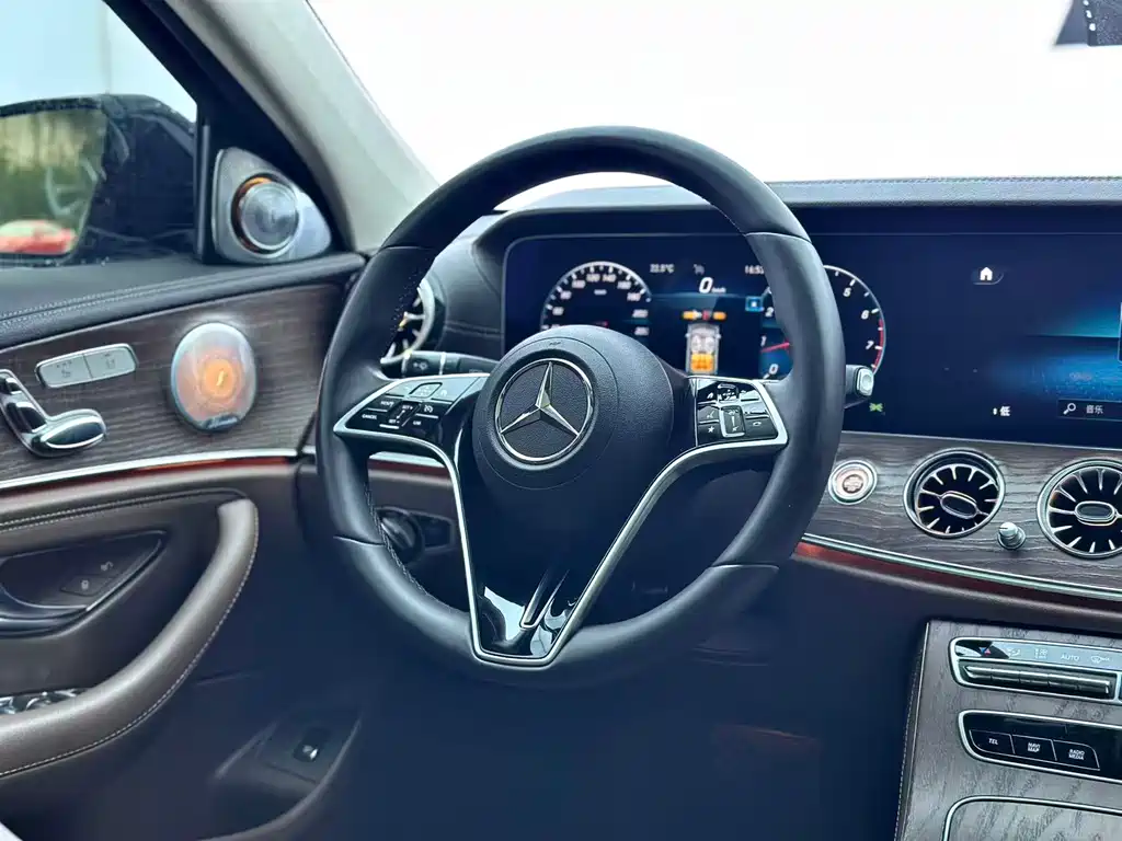 Mercedes-Benz E-Class 2022 — фото 19