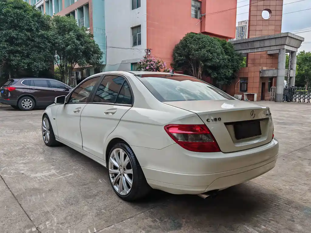 Mercedes-Benz C-Class 2011