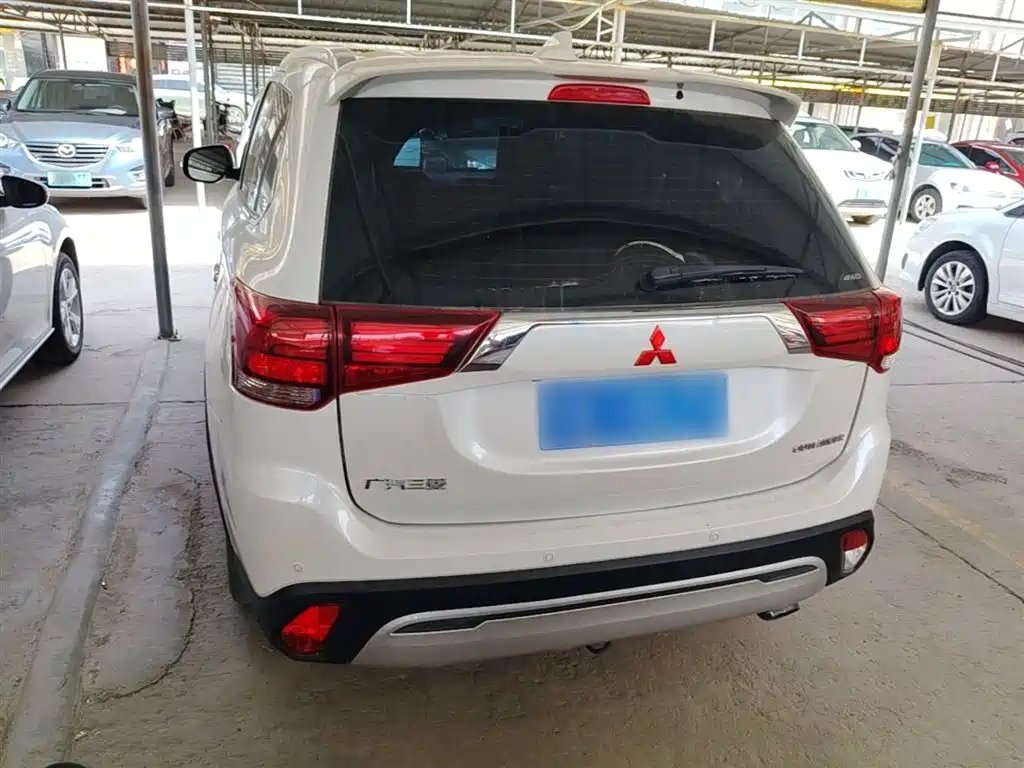 Mitsubishi Outlander 2019 — фото 6