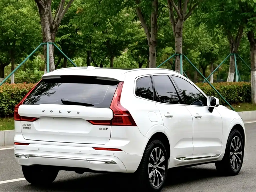 Volvo XC60 2022 — фото 17