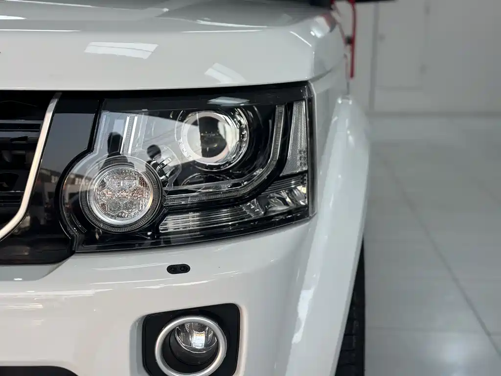 Land Rover Discovery 2014 — фото 19
