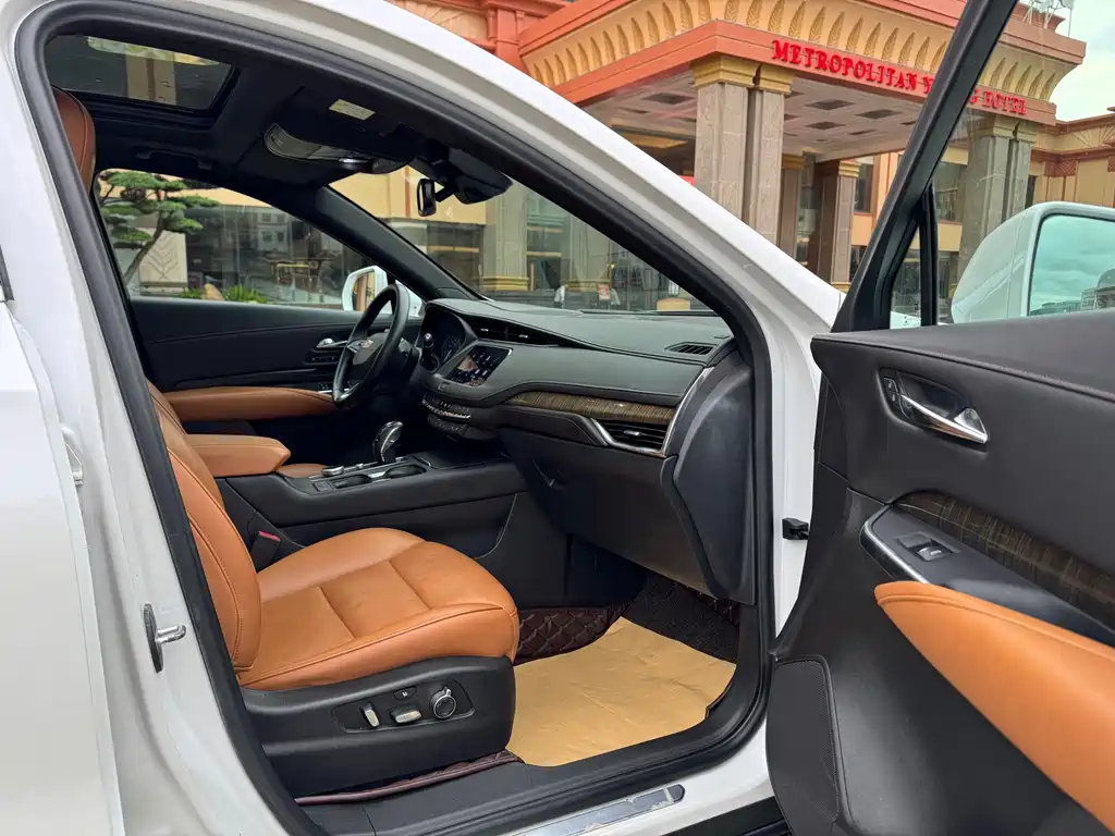 Cadillac XT4 2019 — фото 11