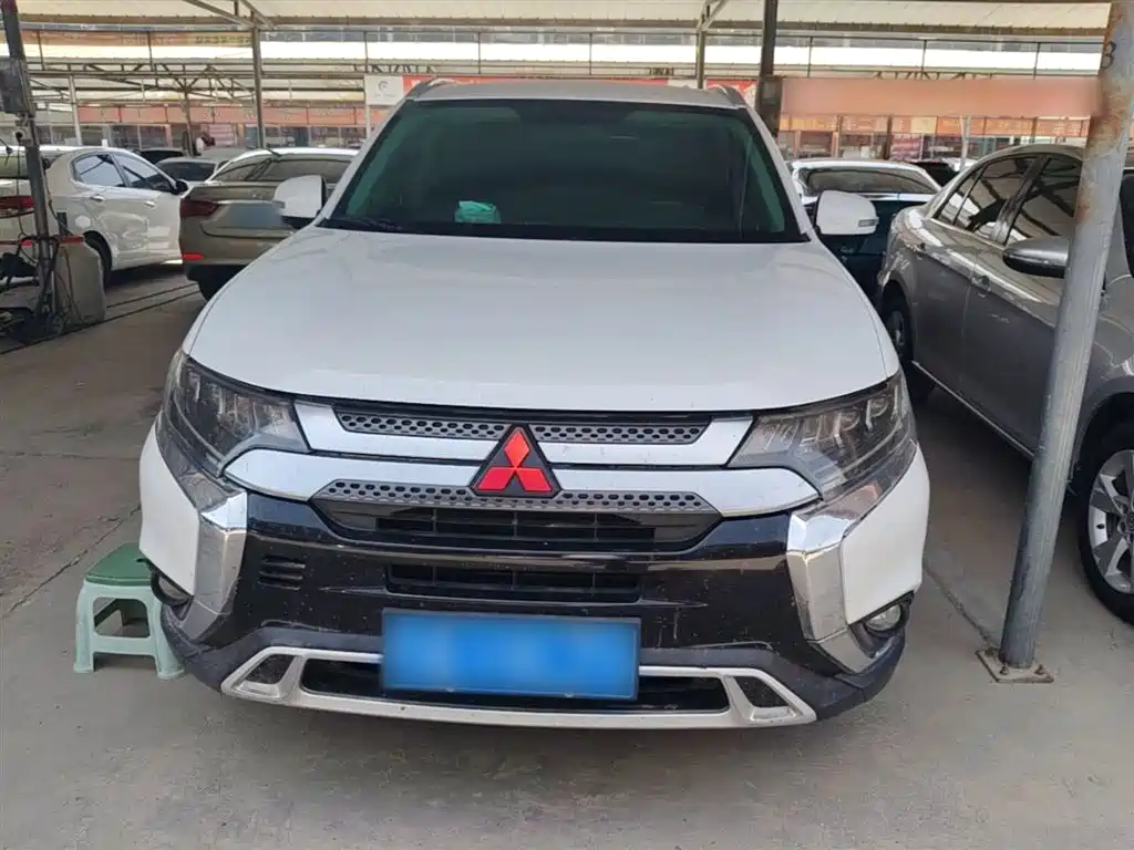 Mitsubishi Outlander 2019 — фото 3