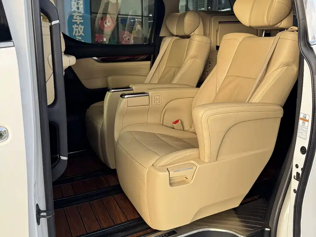 Toyota Alphard 2017 — фото 8