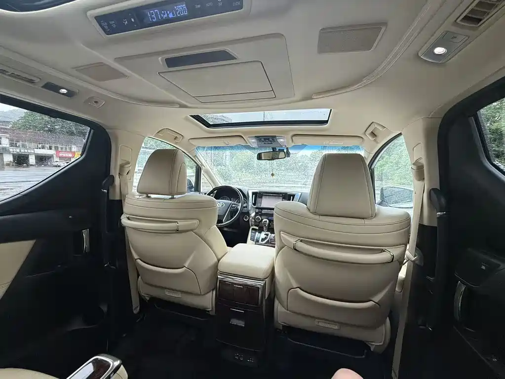 Toyota Alphard 2018 — фото 12
