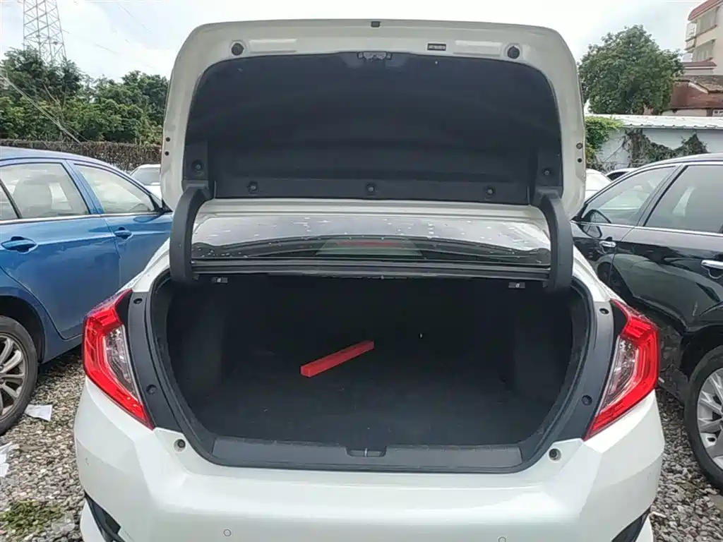 Honda Civic 2019 — фото 19