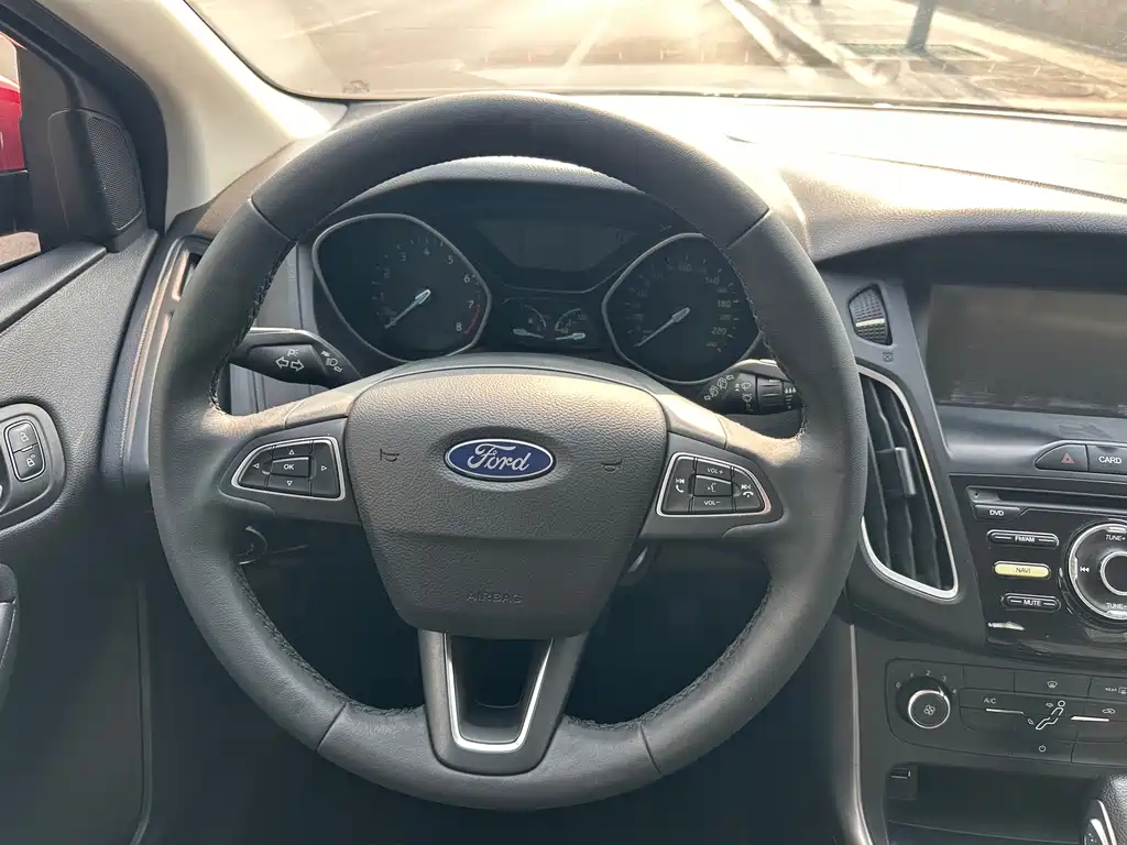 Ford Focus 2018 — фото 15