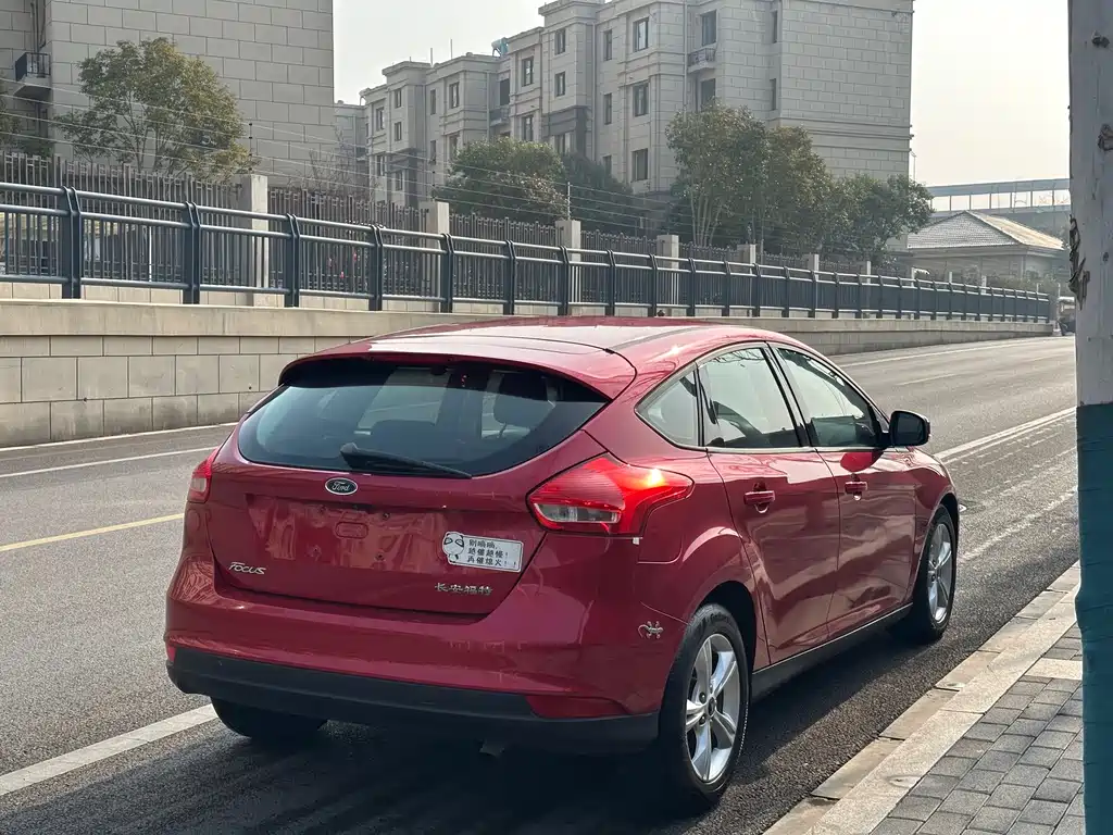 Ford Focus 2018 — фото 7