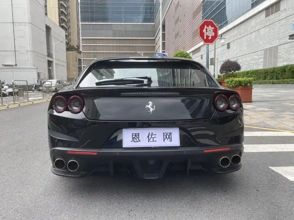 Ferrari GTC4Lusso 2020 — фото 14