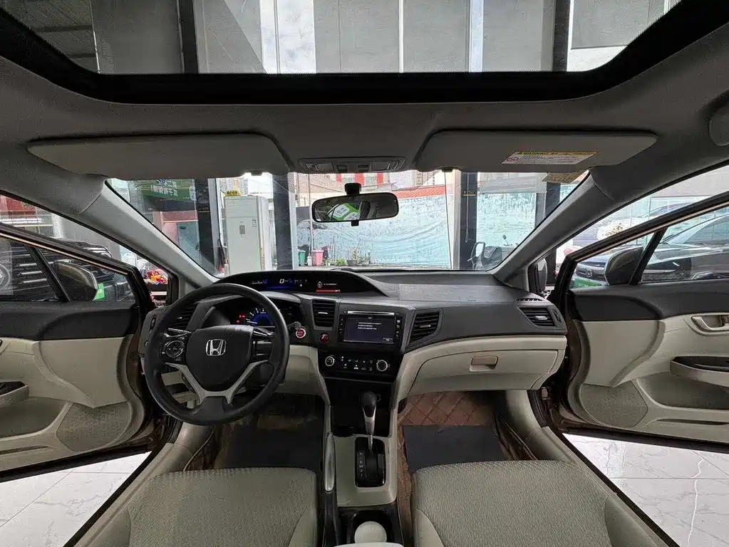 Honda Civic 2015 — фото 13
