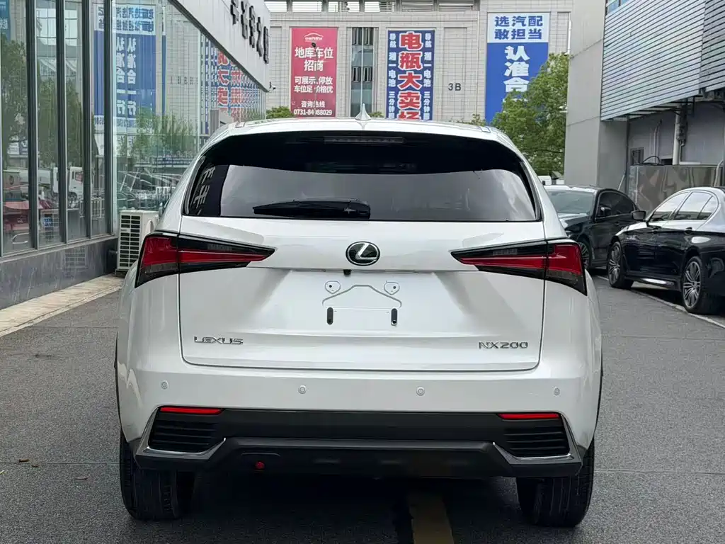 Lexus NX 2021 — фото 11