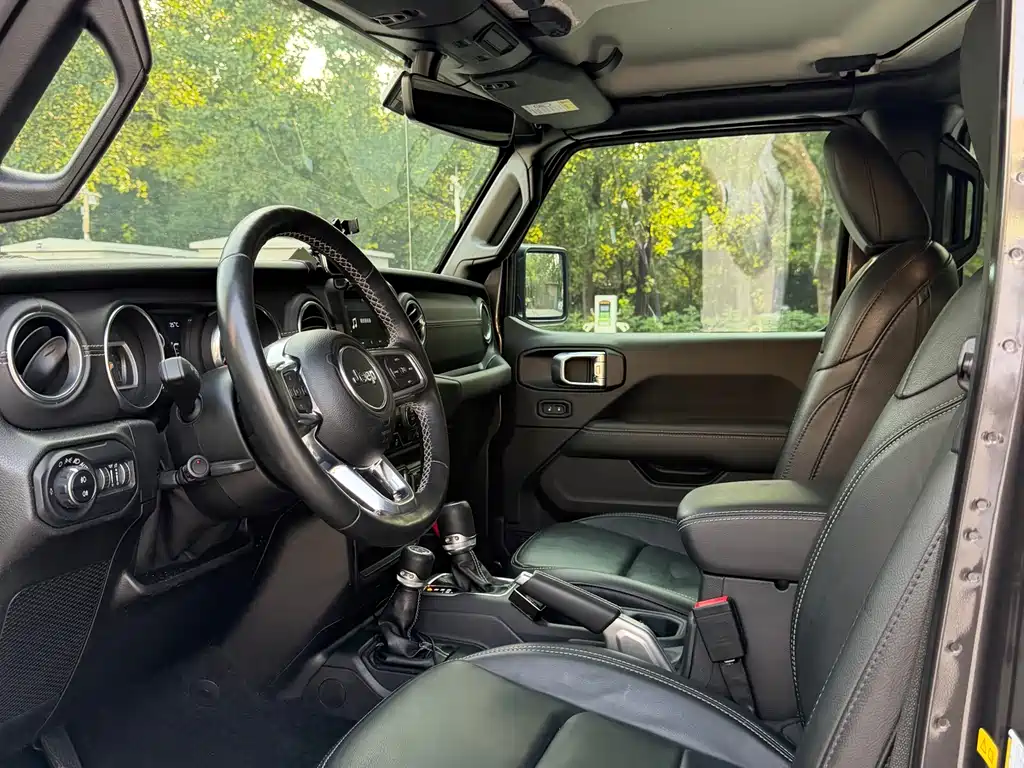 Jeep Wrangler 2021 — фото 18