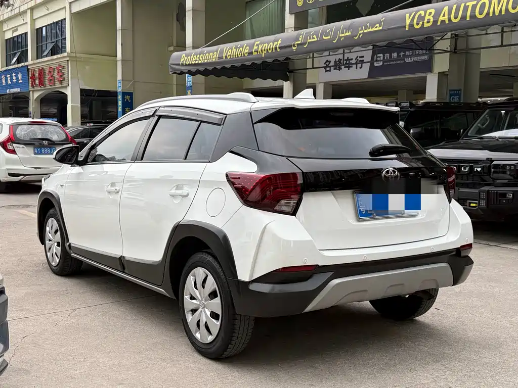 Toyota Yaris L 2023