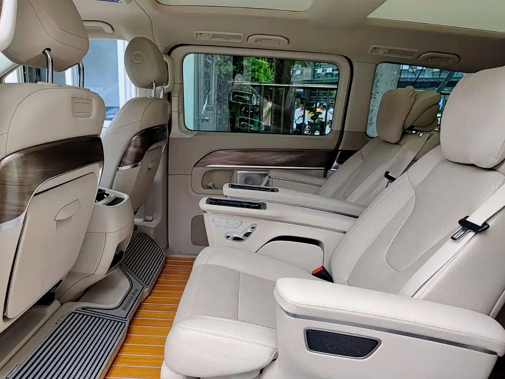 Mercedes-Benz V-Class 2023 — фото 8