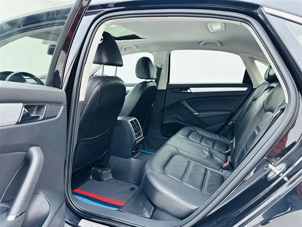 Volkswagen Passat 2015 — фото 14