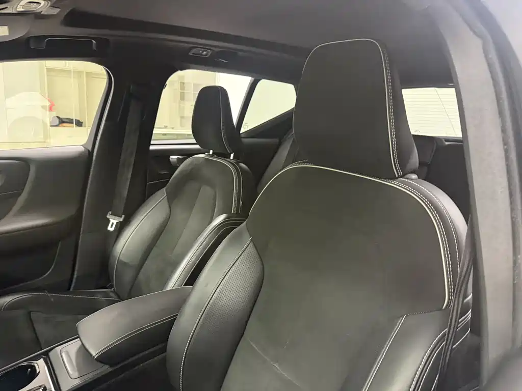 Volvo XC40 2019 — фото 10