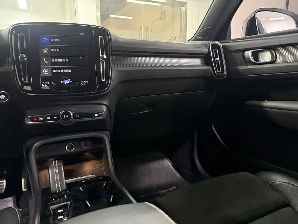 Volvo XC40 2019 — фото 16