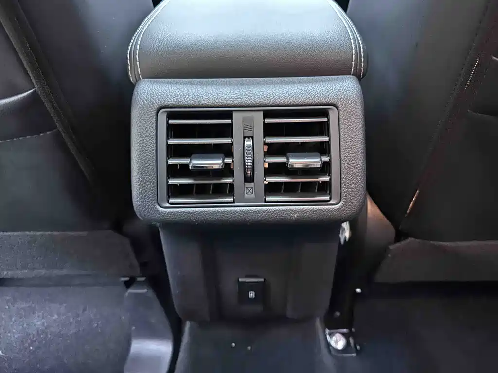 Mitsubishi Outlander 2022 — фото 18