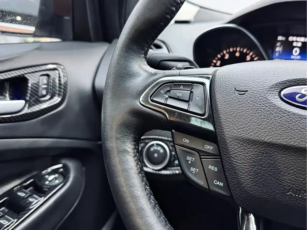 Ford Kuga 2017 — фото 9