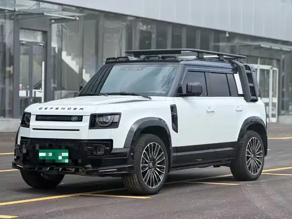 Land Rover Defender 2025