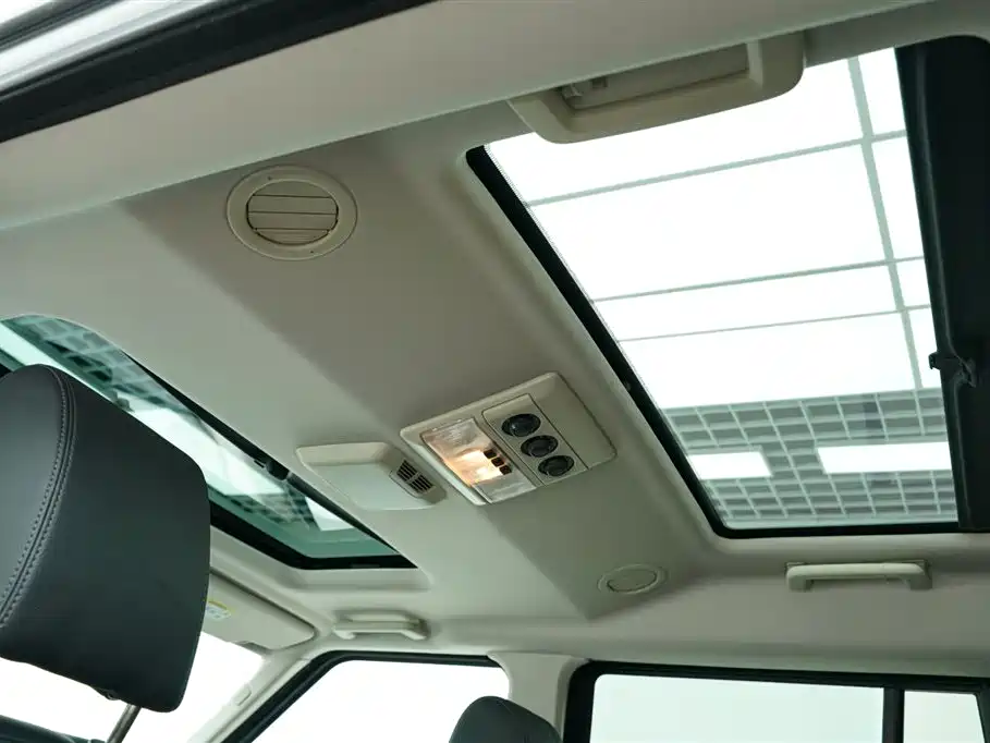 Land Rover Discovery 2016 — фото 18