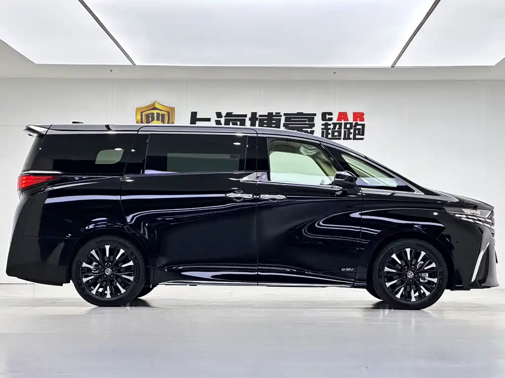 Toyota Alphard — фото 5