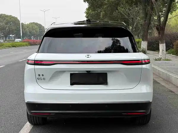 NIO ES8 2024