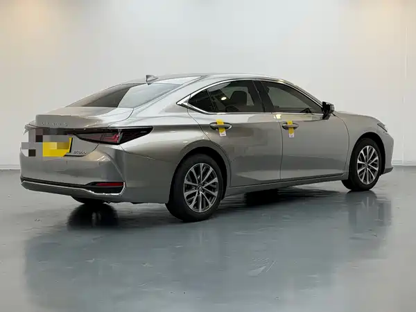 Lexus ES 2026
