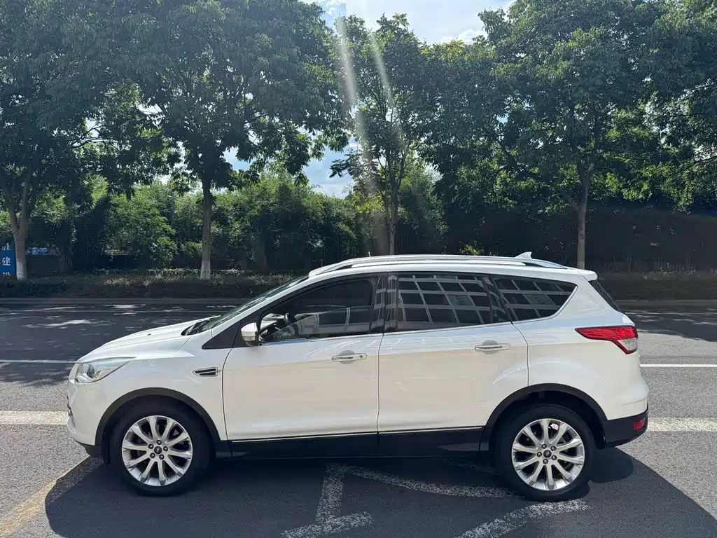 Ford Kuga 2015 — фото 12