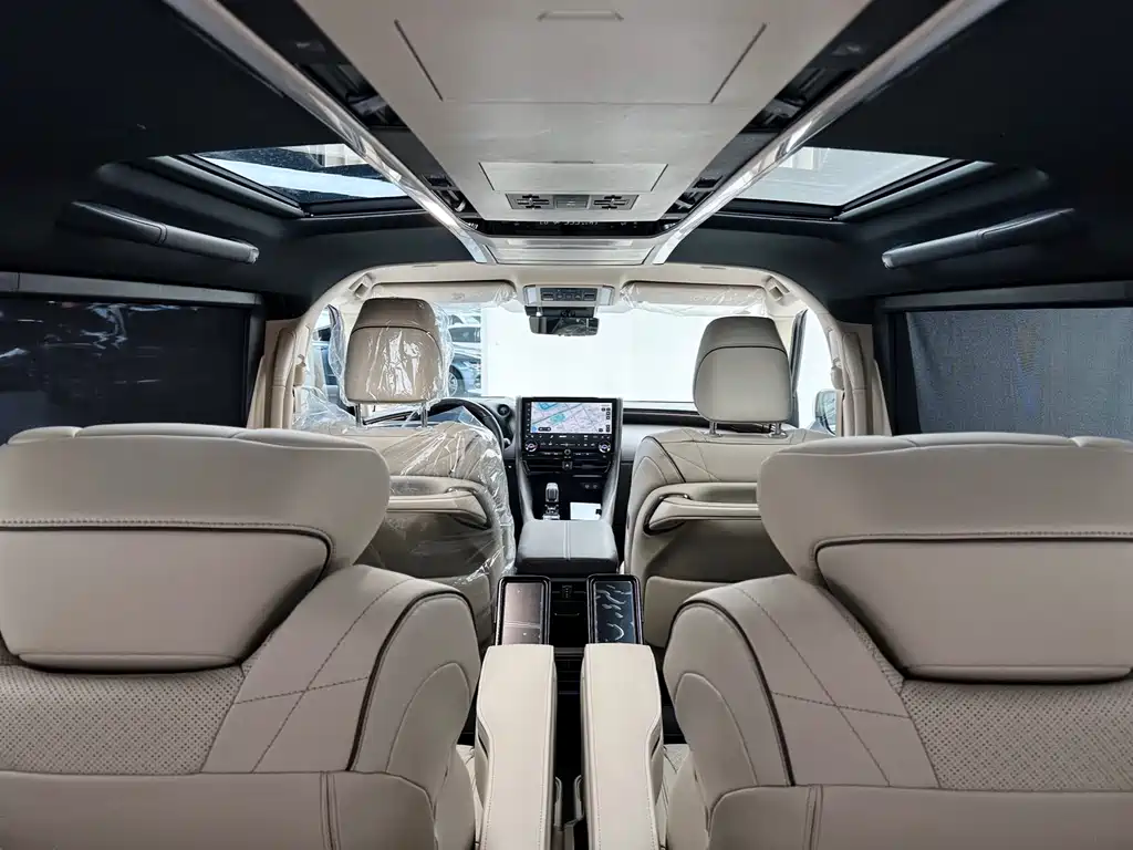 Toyota Alphard — фото 19