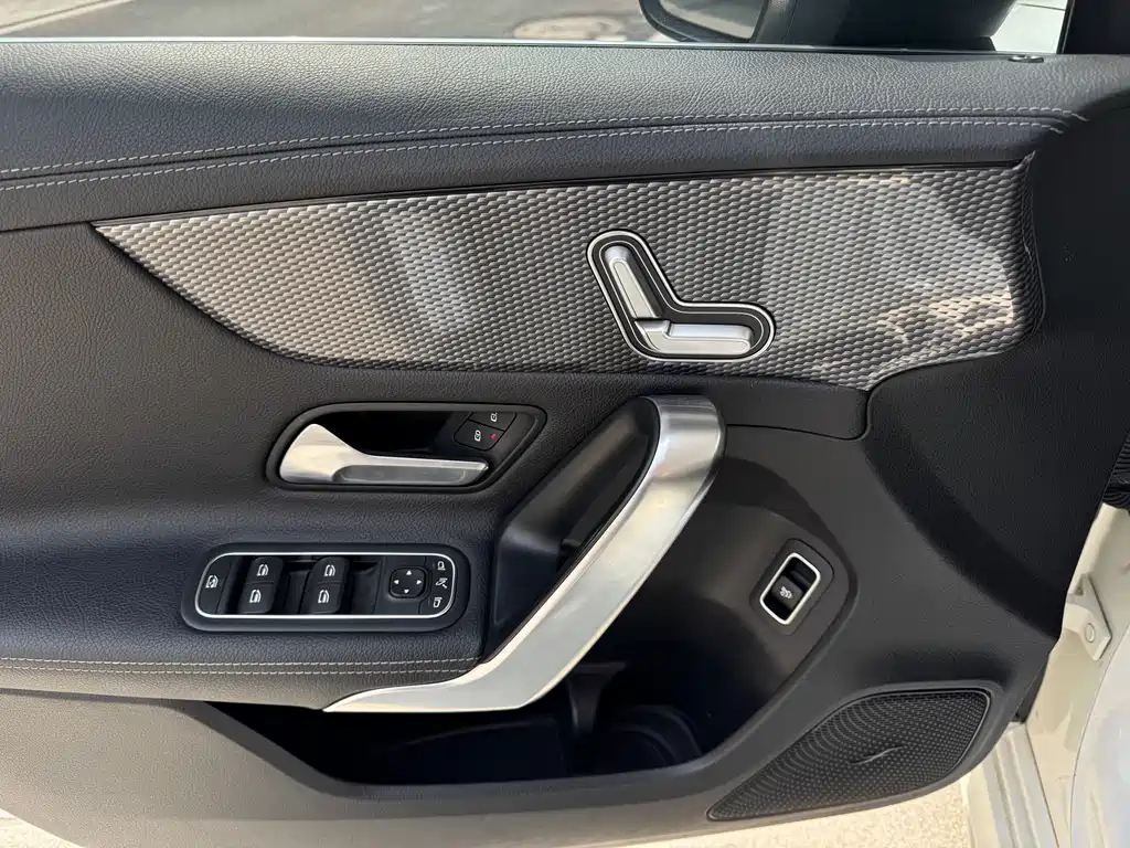 Mercedes-Benz A-Class 2019 — фото 6