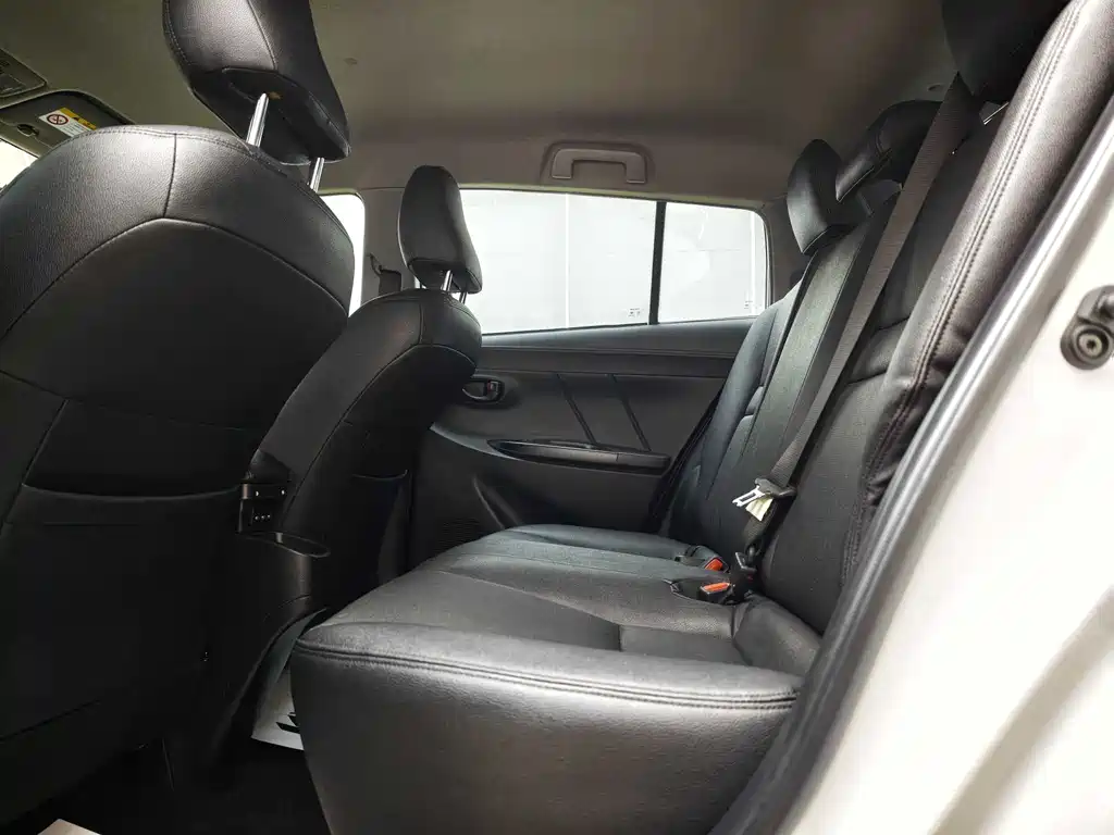 Toyota Yaris L 2020 — фото 16