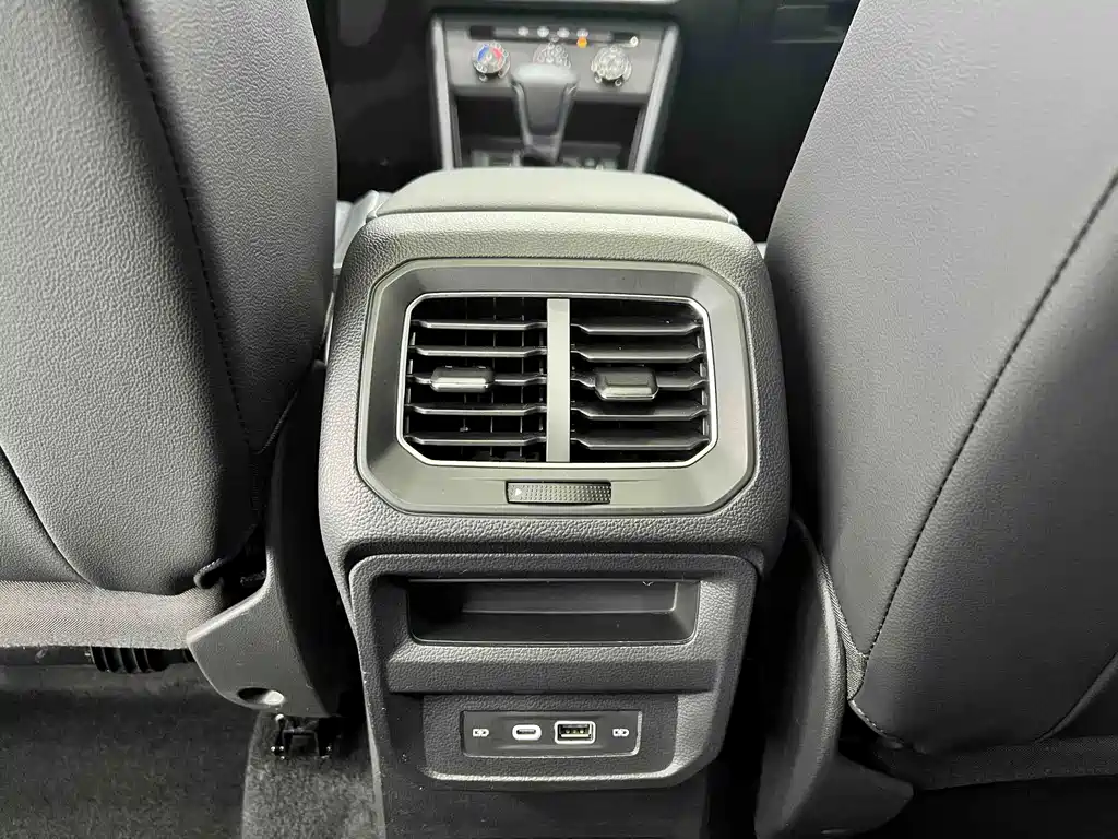 Volkswagen Tiguan L 2023 — фото 14