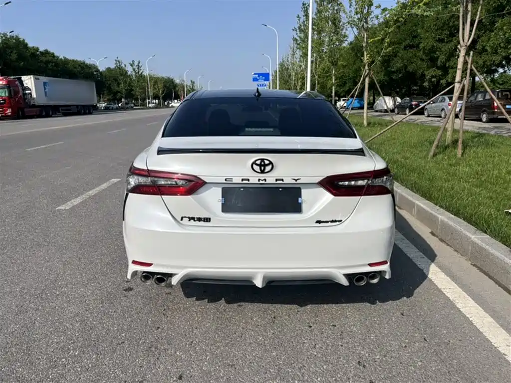 Toyota Camry 2023 — фото 17