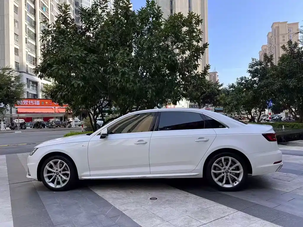 Audi A4L 2019