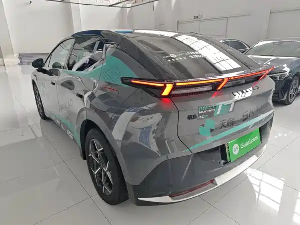 Lynk & Co Z20 2025