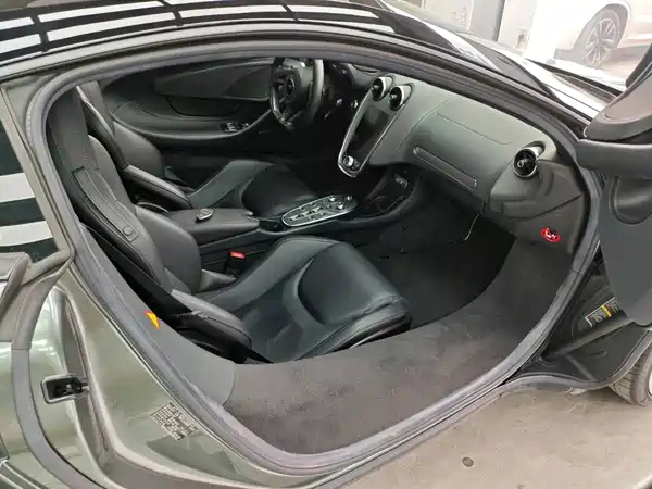 McLaren GT 2021