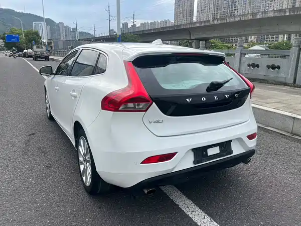 Volvo V40 2014