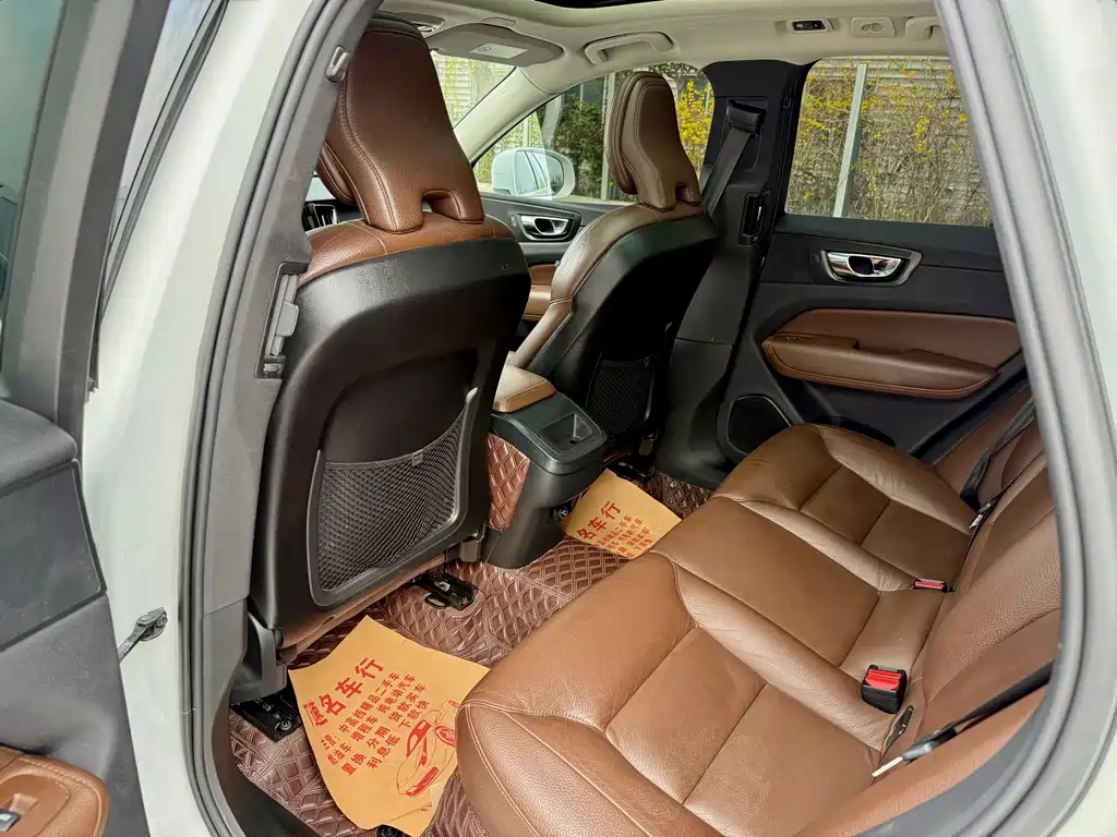 Volvo XC60 2020 — фото 18