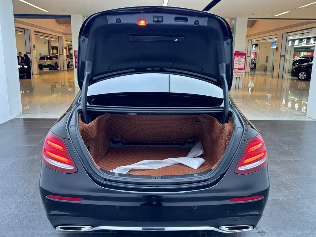 Mercedes-Benz E-Class 2020 — фото 14
