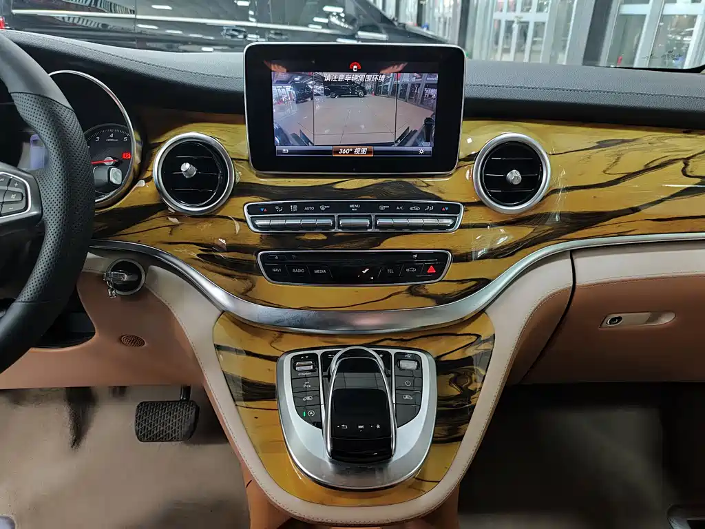 Mercedes-Benz V-Class 2020 — фото 14