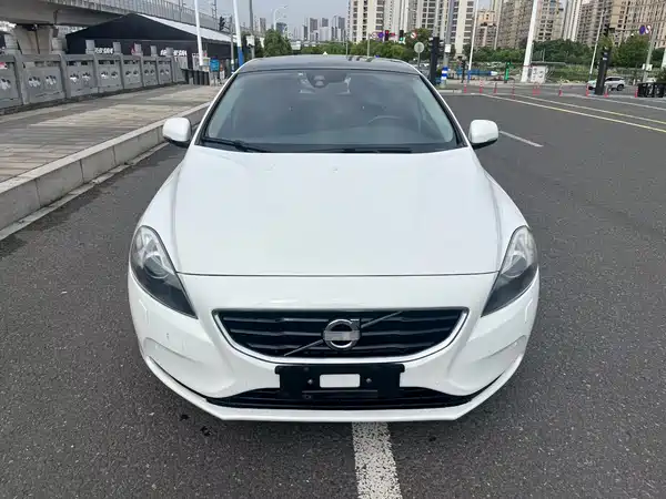 Volvo V40 2014