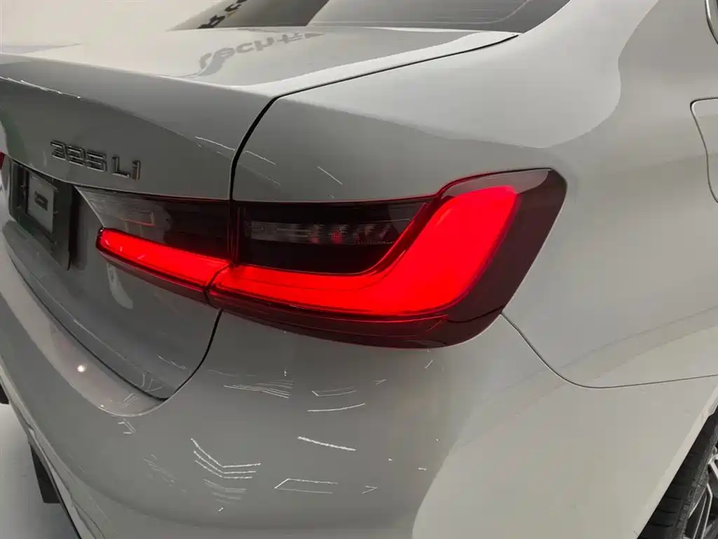 BMW 3 Series 2025 — фото 10