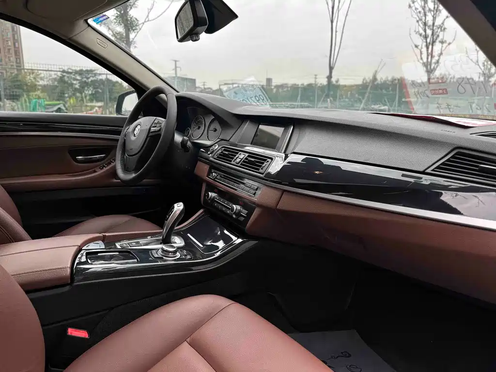 BMW 5 Series 2014 — фото 16
