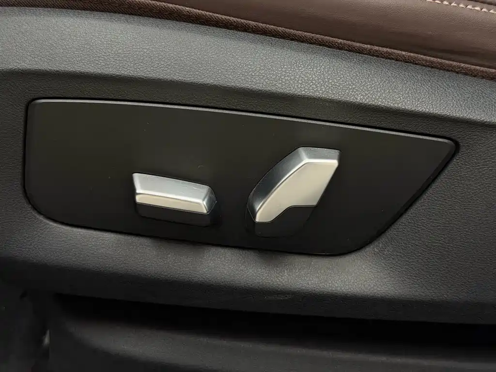BMW 5 Series 2017 — фото 22