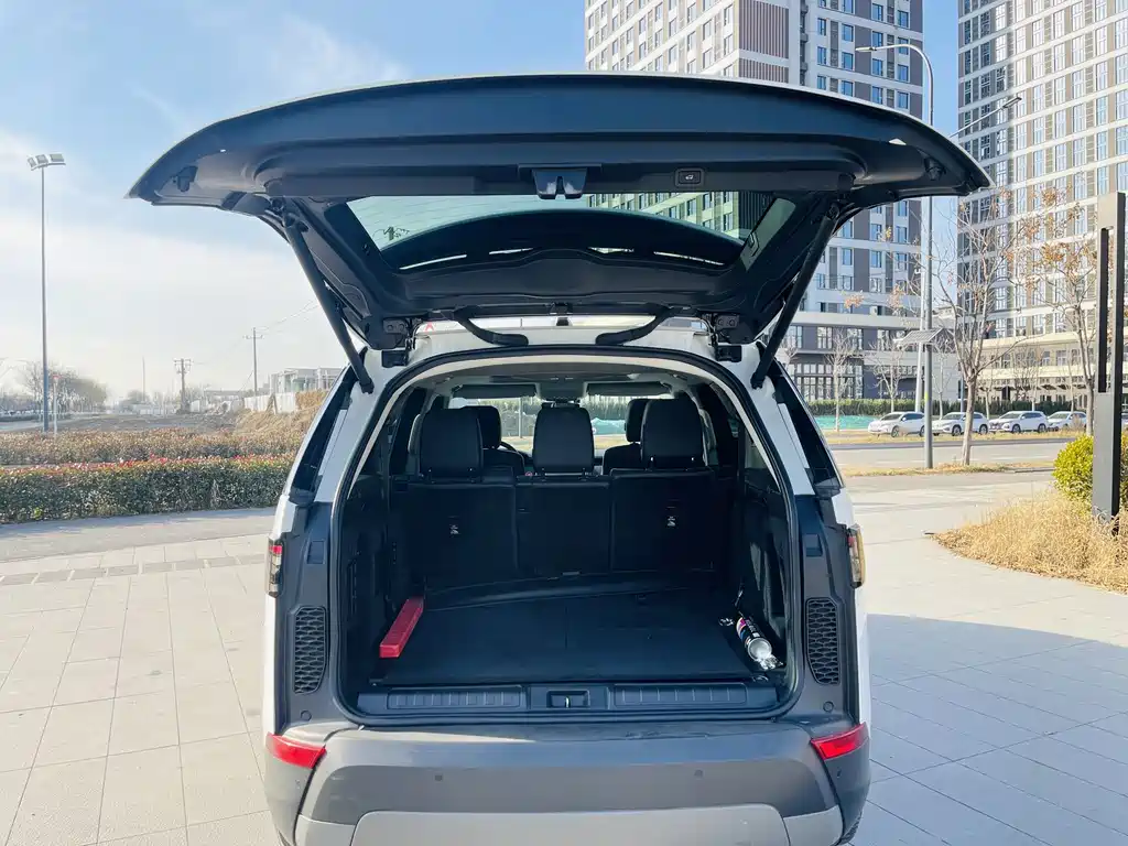 Land Rover Discovery 2020 — фото 18
