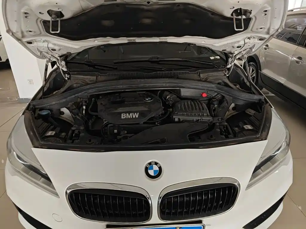 BMW 2 Series Station Wagon 2017 — фото 16