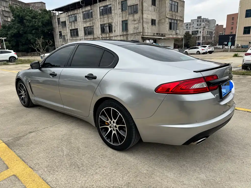 Jaguar XF 2013 — фото 4